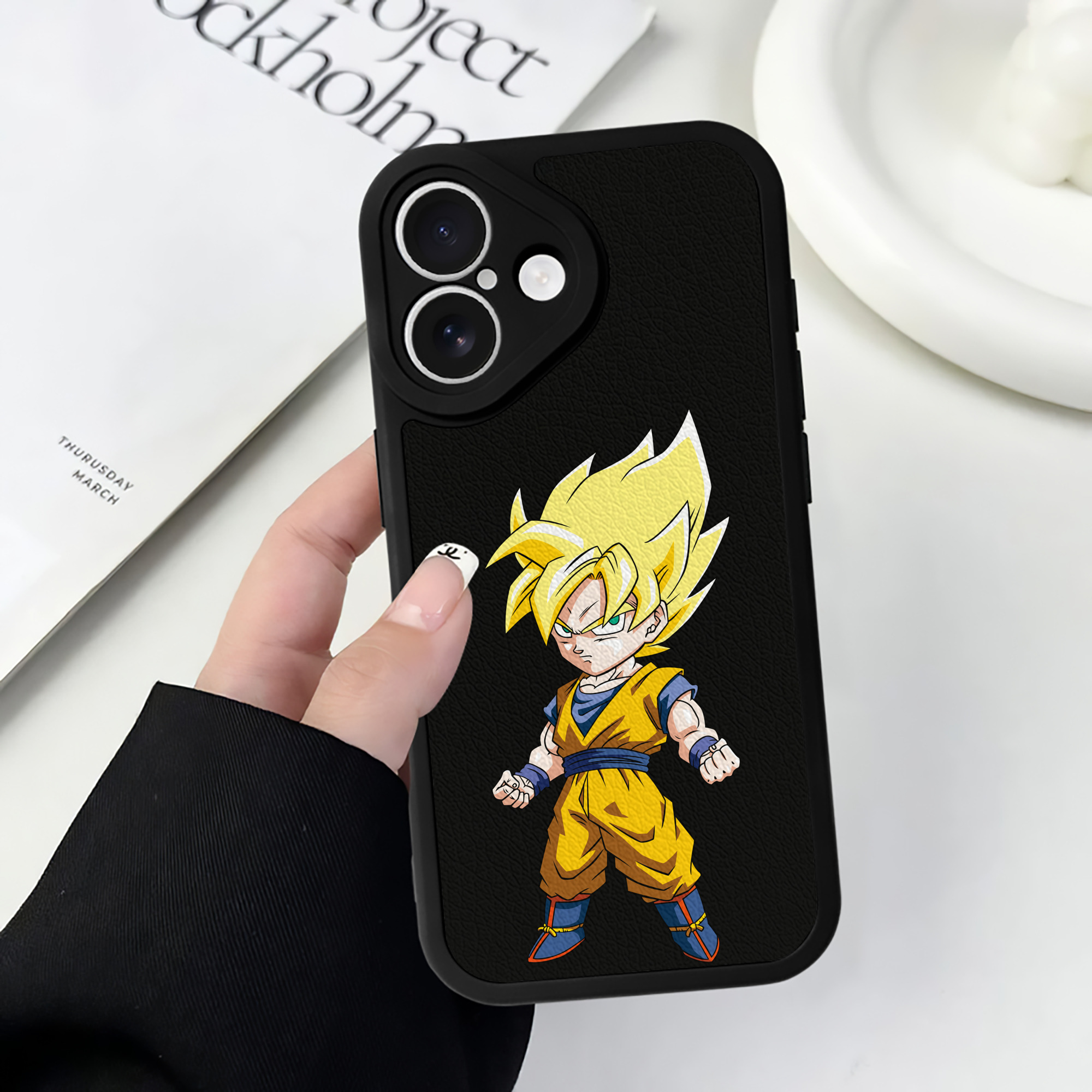 （画像用） ドラゴンボール 孫悟空（そん ごくう）Son Goku カカロット DRAGON BALL Kakarotto 【iPhone 16シリーズ対応】シリコンスマホケース（レザー調） 材質：シリコン